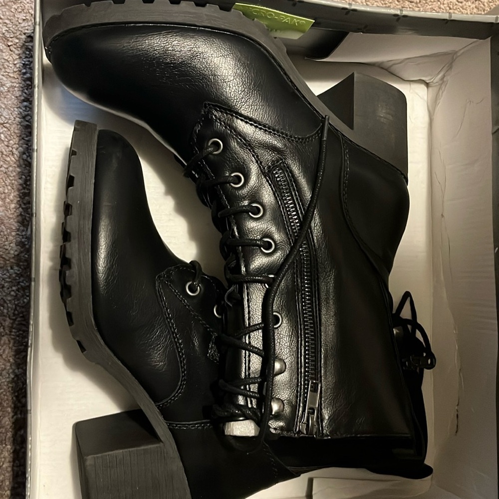 Sun + stone slowing Lace up Lug sole Hiker booties